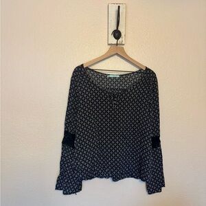 MAURICES • Black and White Boxy Bell Sleeve Blouse